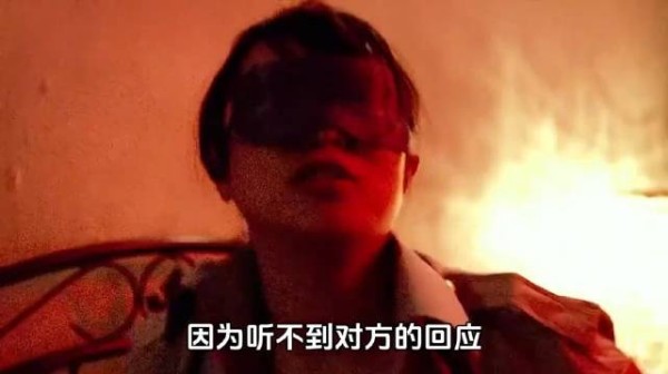 丈夫出差提前回家,想给妻子一个惊喜,一进门却看到了崩溃的一幕