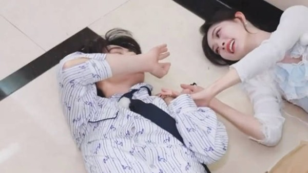 真源绅士的好孩子撕名牌君子游戏