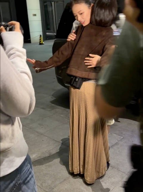 马思纯周冬雨花少8路透同框,七月与安生姐妹重聚送考