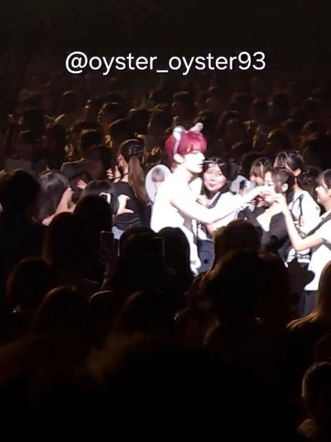 哇…立绘走过去了… /oyster_oyster93
