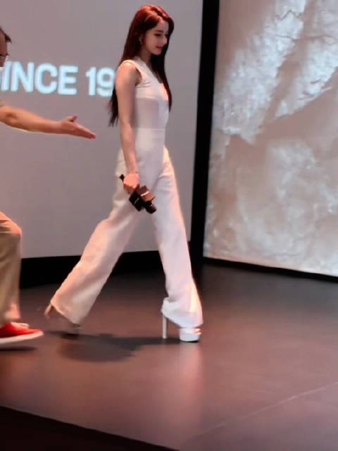 dlrb迪丽热巴姐姐这腿我羡慕啦