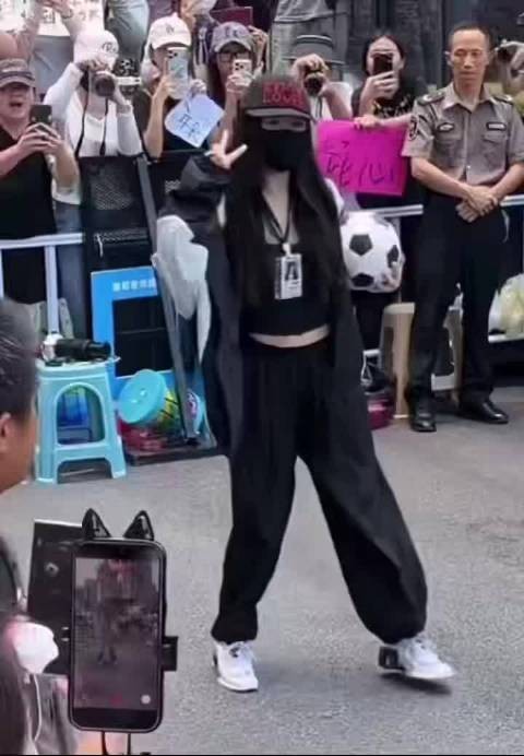 陈靖可新广告牌倒计时预热引关注