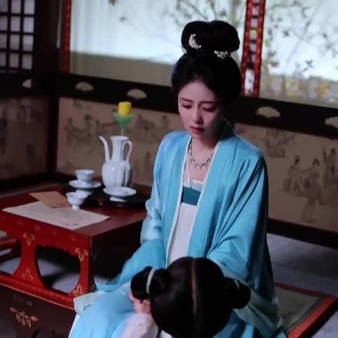 白鹿早期演技获赞,招摇表现引关注
