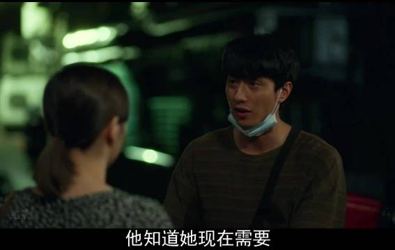 伤痕累累仍坚定守护,彼此依靠冲破黑暗
