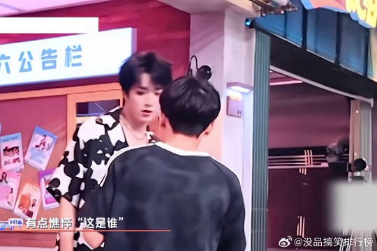 很难不心动啊,刘耀文简简单单一个表情,少年气藏都藏不住太迷人