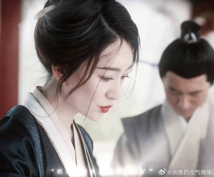 李小冉错过好六币发放活动,丁程鑫先发引关注