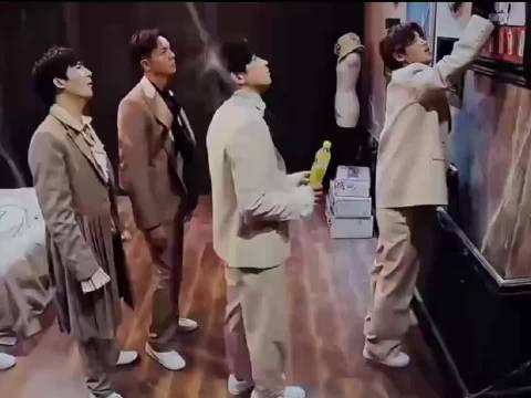 彭昱畅回归密室大逃脱8，黑皮夹克造型帅气亮相