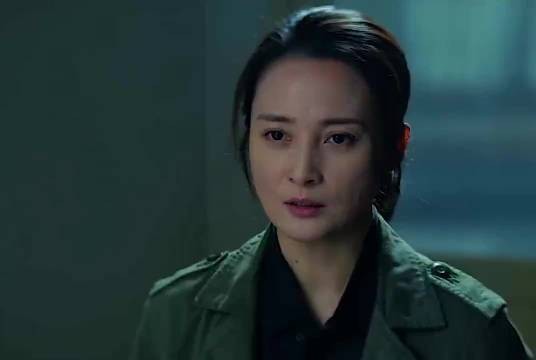 “女孩半夜做网约车 不幸丢了名~”
