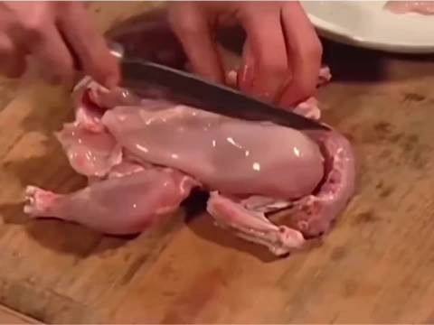 大长今也就糊弄下小时候啥都不懂的我们，她们的高汤就是鸡胸脯肉过水的那个水