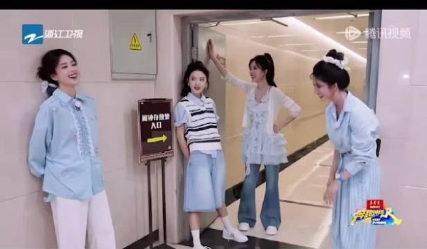 四小花齐聚,眼睛不知道该看谁?