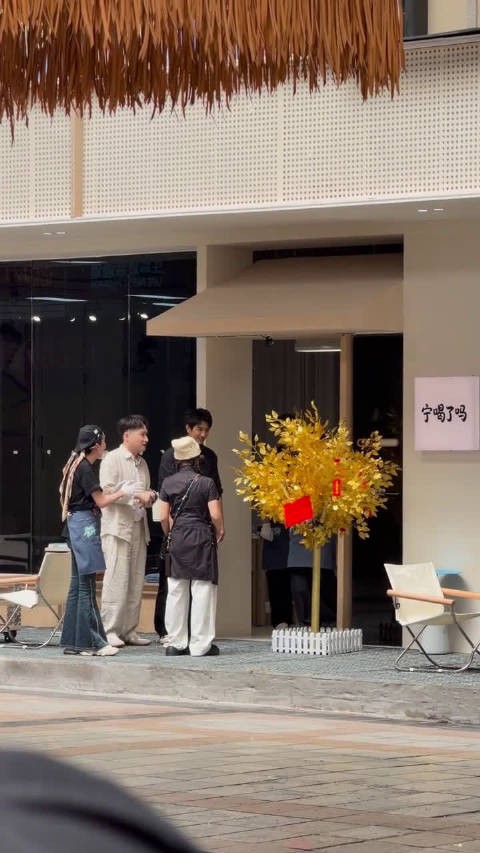 新鲜路透持续更新,金瀚卜冠今在潮汕录制氛围感拉满,安心等节目播出就行
