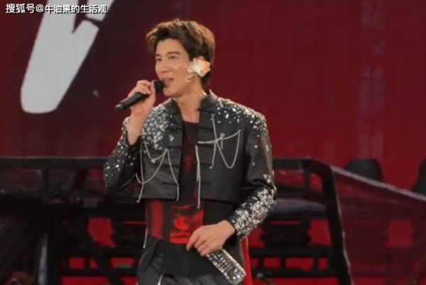王力宏演唱会受伤,缝了39针引热议,工作室回应了