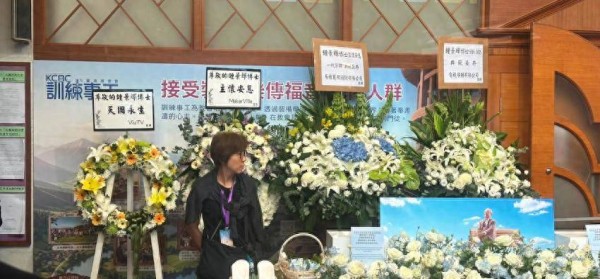 戏剧泰斗钟景辉设灵!王祖蓝回忆恩师教导,霍启刚汪明荃到场送别