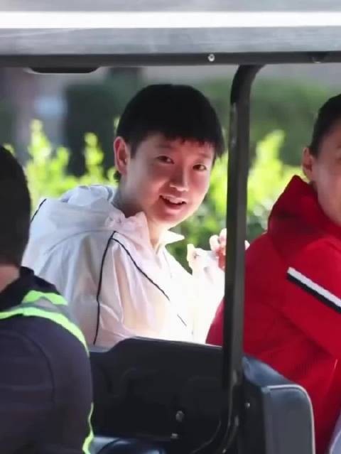萌得我尖叫,这孩子的微笑太治愈了