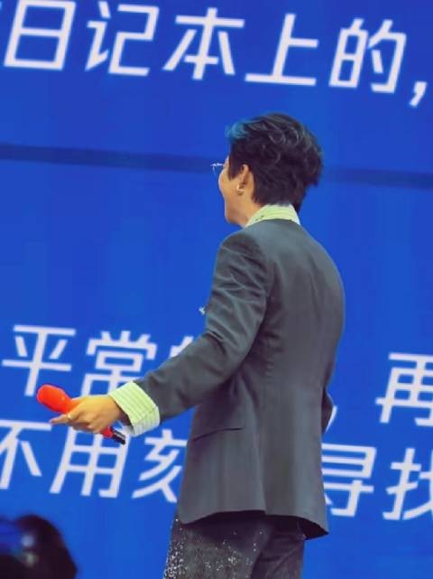 粉丝见刘宇宁紧张忘词,直呼羡慕现场教学