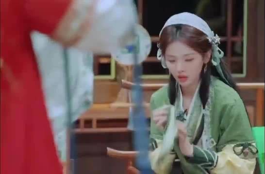 杨超越黑暗笼子被叫姐回应我还小得很