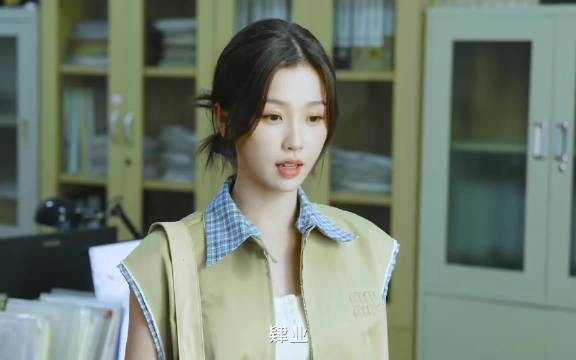 名校高材生本想做一条咸鱼,被家长刁难后,老师带领学生们逆风翻盘✘