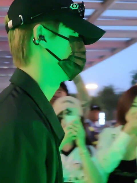 回扎扎亭的小林，还换了新发色！期待团综