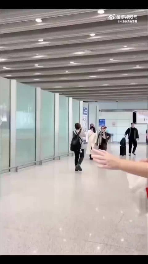 杨紫父母全程陪伴演艺事业,独生子女获全力支持