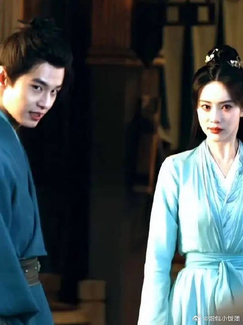 “师兄 你哥哥让你杀我耶”