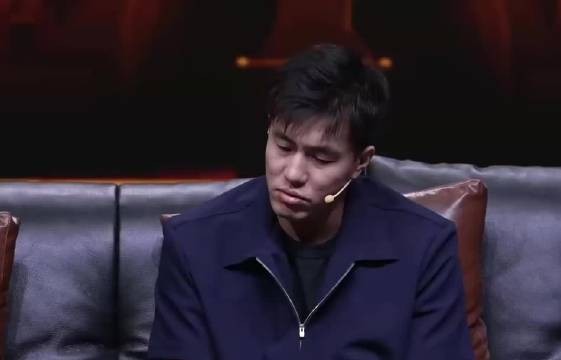 艾伦说的句句都是肺腑之言啊！我觉得还是我们的篮球不够专业，也不职业