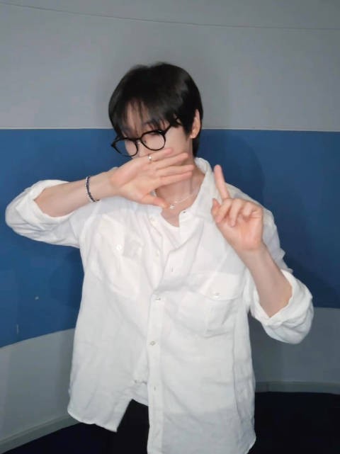 银赫韩国时间14:52更新ins与Tiktok