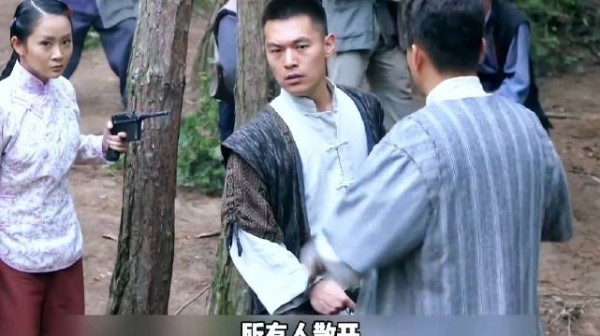 鬼子狙杀军长失败,转头埋伏苏海龙妻子