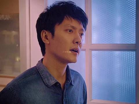 爱应该是互相迁就和理解，而不是压抑和束缚