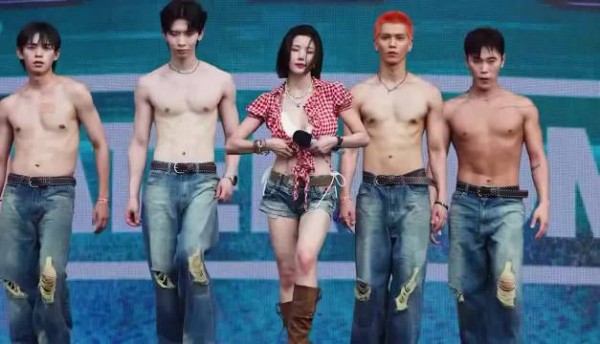 权恩妃的经典waterboom,一场活动直接买了汉江边上一套别墅