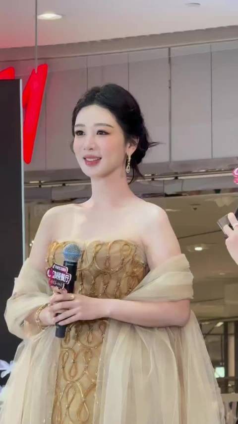 杨紫联合11位艺人驰援广西水灾，回应海外粉丝信件