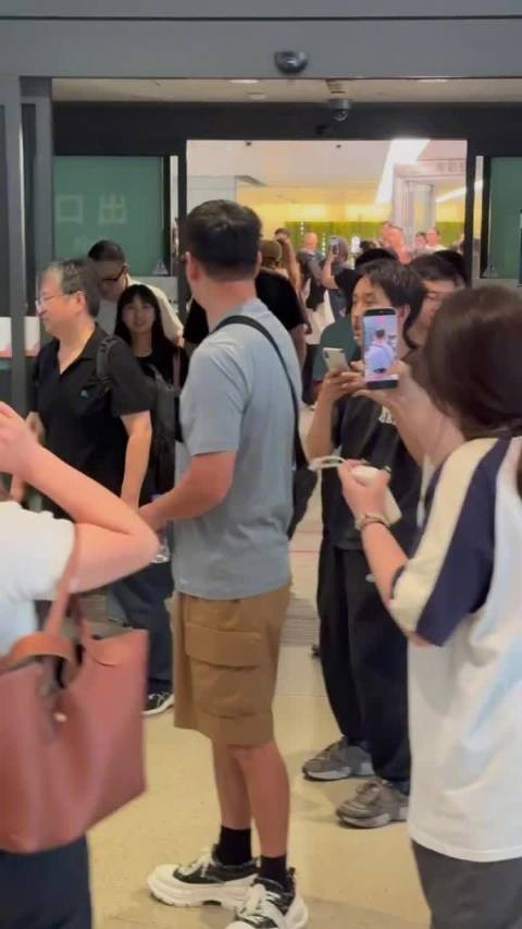 邵兵见儿子邵子恒被围面露骄傲
