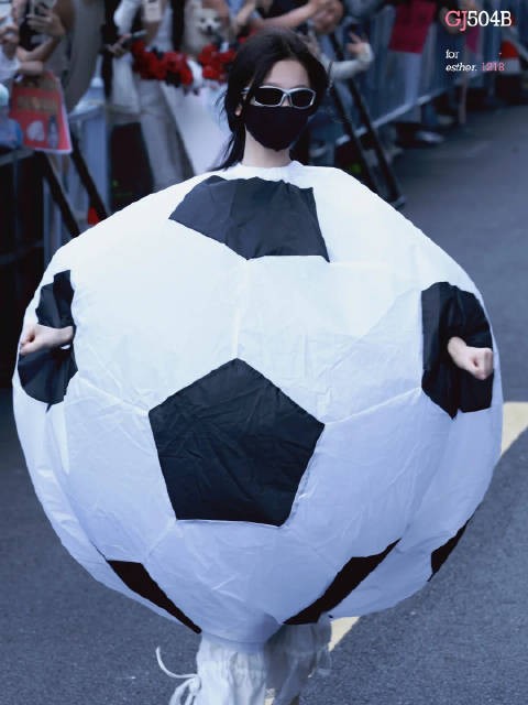 虞书欣今日上班路透小合集