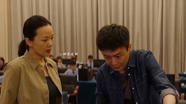 小伙沉浸在一夜暴富的幻想之中,殊不知自己早已陷入团伙的圈套