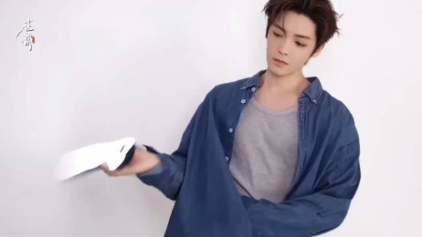 侯明昊雀骨执刀转场 ​​​