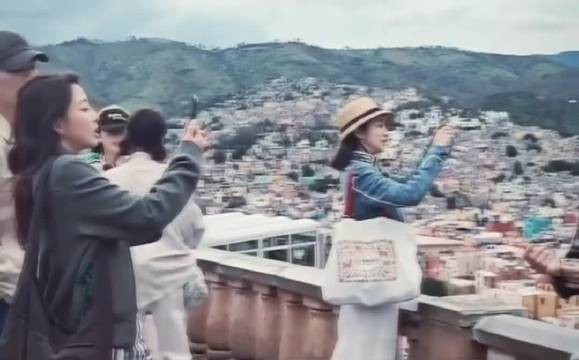 殷桃为邓为拍照被赞浪漫