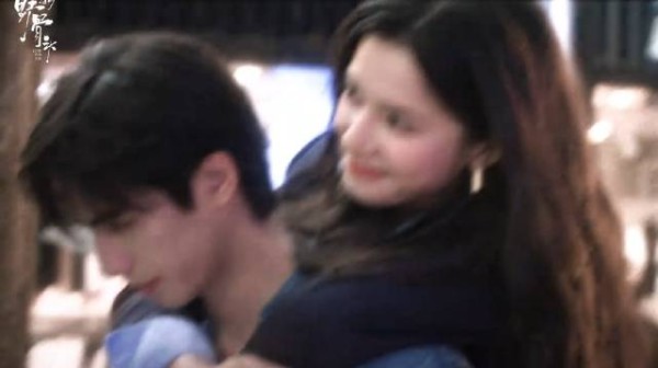 宋威龙张婧仪《野狗骨头》云合登顶