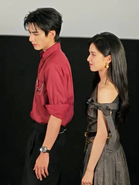 宋威龙张婧仪同框侧颜引赞叹，骨相相似度获家人认可
