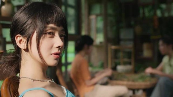 那英献唱《小芳出嫁》主题曲《人生自定义》诠释小镇女孩成长