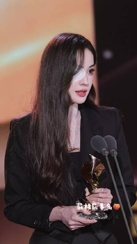 娜扎独眼造型引热议,网友称其神的女儿