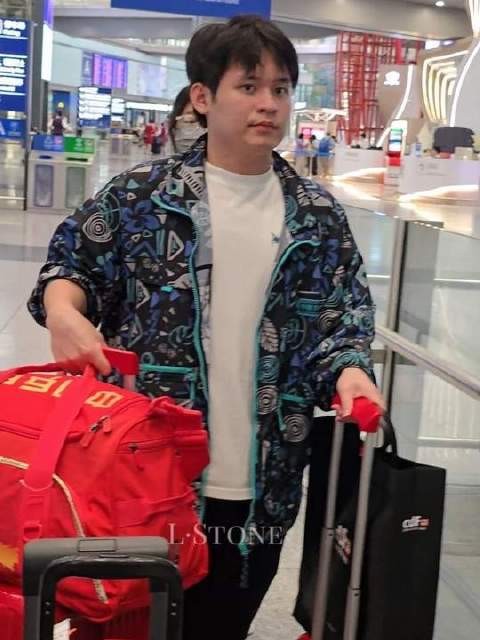 小栋、小温、小黄三人压轴登场