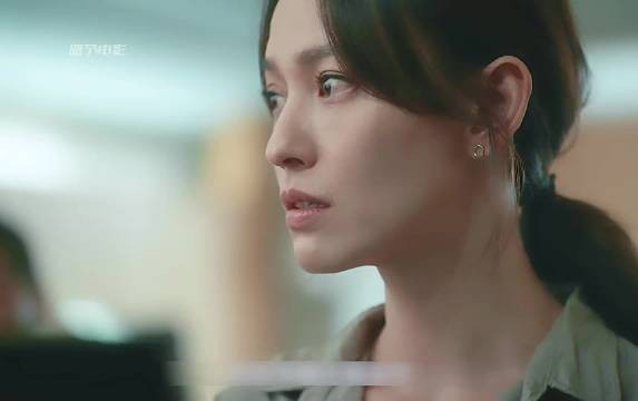 女证人当庭脱衣露出伤疤,原因竟是指证被告并非作案真凶