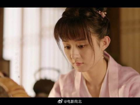 明兰给小公爷放护膝
