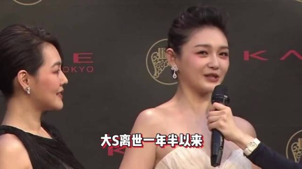 具俊晔不怕飓风照常守候大S,反复看平板落泪,画面让人鼻酸