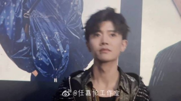 任嘉伦发文表达对粉丝感谢,提及新剧深渊无间