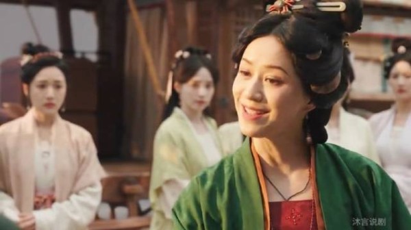 家道中落的寡母带着四个女儿千里迢迢的投靠嫁入豪门的二女儿哪知去吃了闭门羹