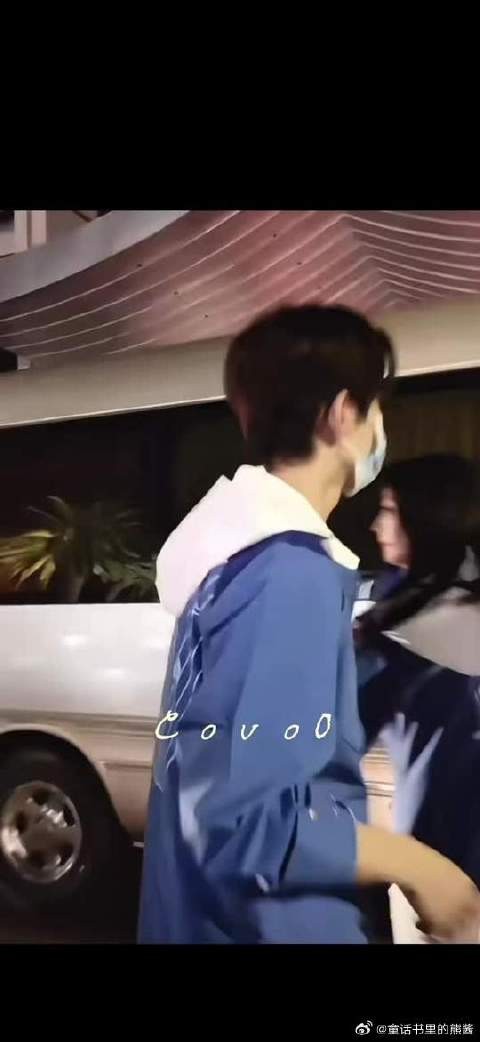 三年过去了 我的眼睛尿尿了