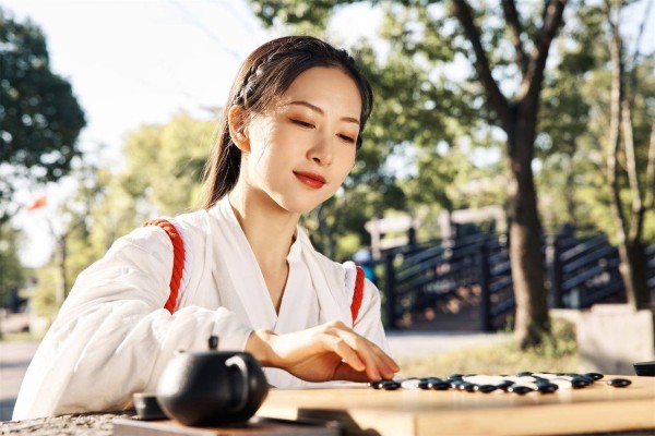 已婚女人对男人动心以后,几乎都会有的举动,尤其是结了婚的
