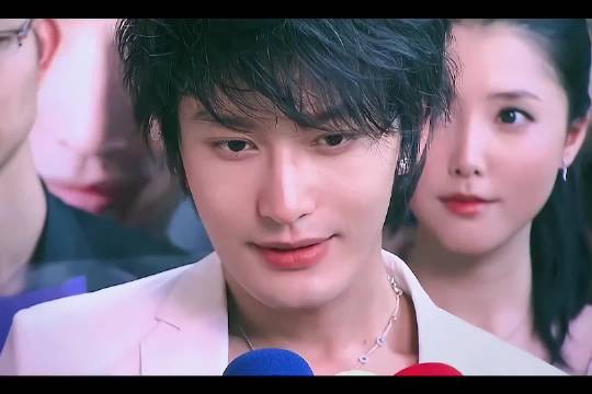 看到黄晓明被当场点名的样子，瞬间梦回上学时候被老师提问的自己