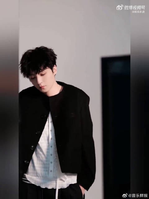 月幸福时刻已就位,小螃蟹今晚狠狠大饱耳福