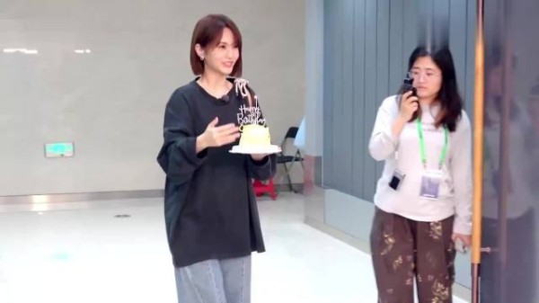 杨丞琳陈妍希与欧阳三姐妹春节聚会,20年闺蜜情谊延续